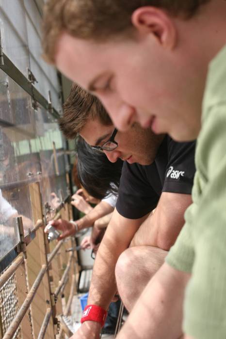 Feeding animals through the grate